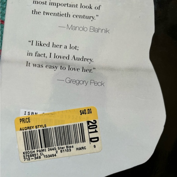 Audrey Hepburn Style Book - Picture 9 of 9